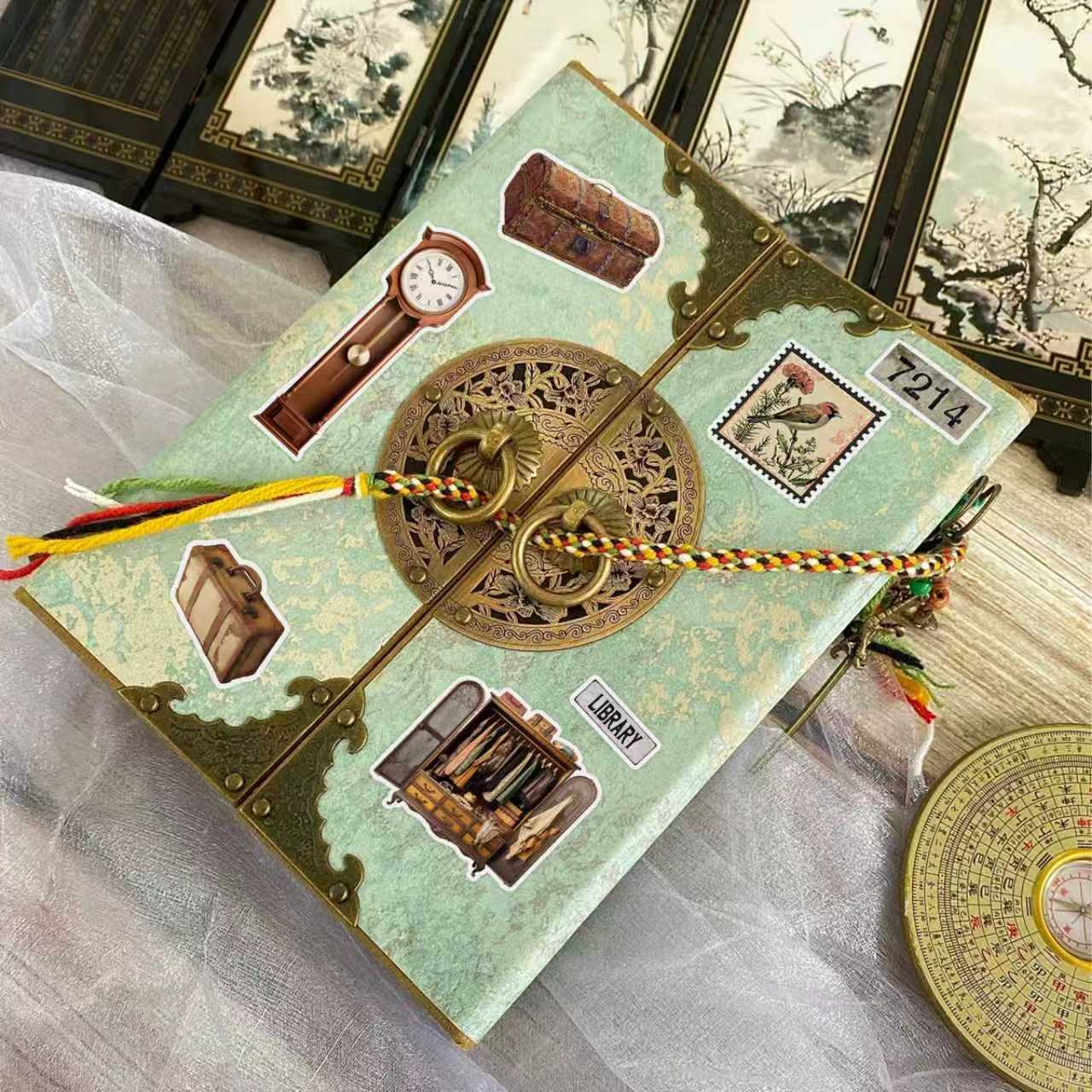 Vintage Trinkets Sticker Books - Vintage Collectible Books recension och pris